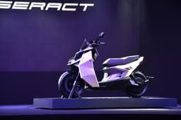 Ultraviolette Automotive Tesseract Front Right Three Quarter