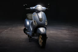 Vespa Officina 8 Front Right Three Quarter Vespa Officina 8 Front Right Three Quarter