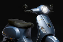 Vespa Officina 8 Front Right Three Quarter Vespa Officina 8 Front Right Three Quarter
