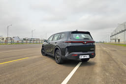 Vinfast Mpv7 Rear View