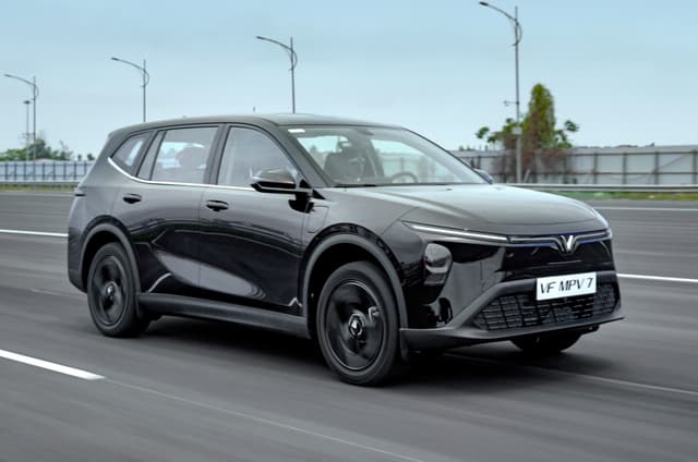 Front Left Three Quarter Image - 34043