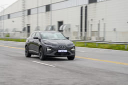 Vinfast Vf6 Front Right Three Quarter