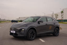 Vinfast Vf6 Front Right Three Quarter