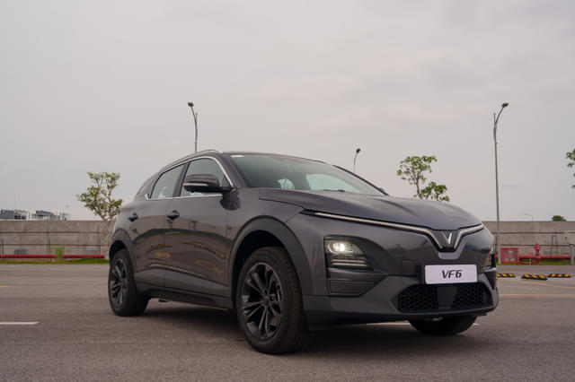 Front Right Three Quarter Image - 17844