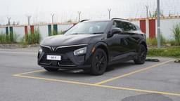 Vinfast Vf7 Front Left Three Quarter