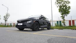 Vinfast Vf7 Front Left Three Quarter