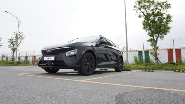 Front Left Three Quarter Image - 17827