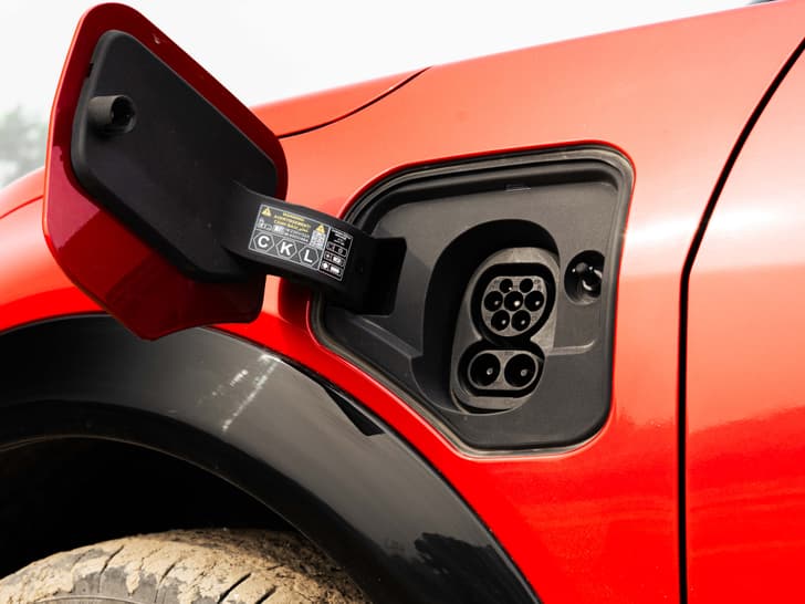 Vinfast Vf7 Color Red