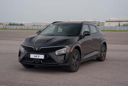 Vinfast Vf7 Front Left Three Quarter