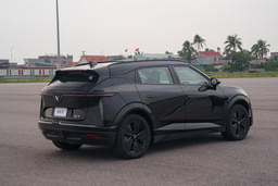 Vinfast Vf7 Rear View