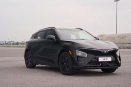 Vinfast Vf7 Front Left Three Quarter