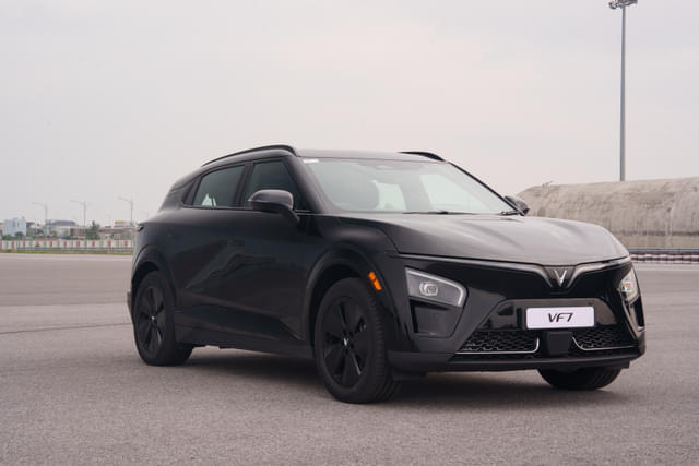 Front Left Three Quarter Image - 17897