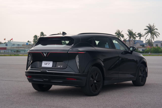 Rear View Image - 17900