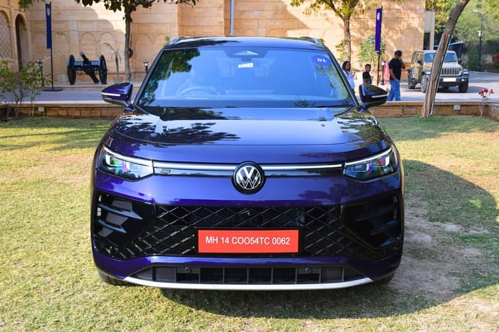Volkswagen Tayron Front View Volkswagen Tayron Front View