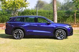 Volkswagen Tayron Front Right Three Quarter Volkswagen Tayron Front Right Three Quarter