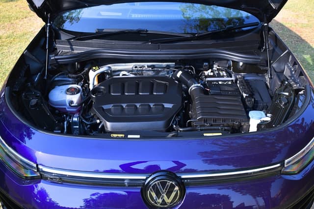 Open Bonnet Engine Shot Image - 32622