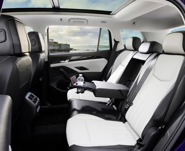 Second Row Seats Image - 18445