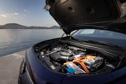 Volkswagen Tayron Open Bonnet Engine Shot Volkswagen Tayron Open Bonnet Engine Shot
