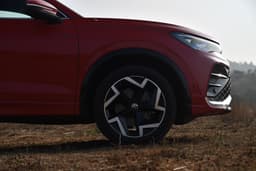 Volkswagen Tiguan Front Right Three Quarter