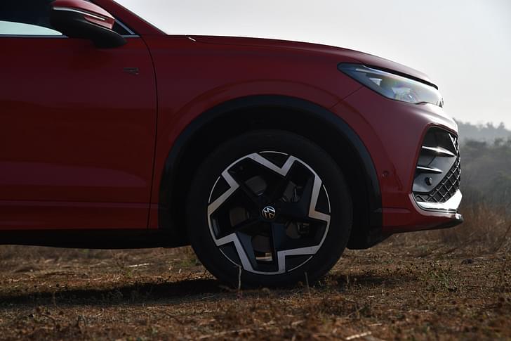 Volkswagen Tiguan Front Right Three Quarter