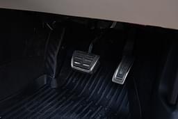 Volkswagen Virtus Foot Controls