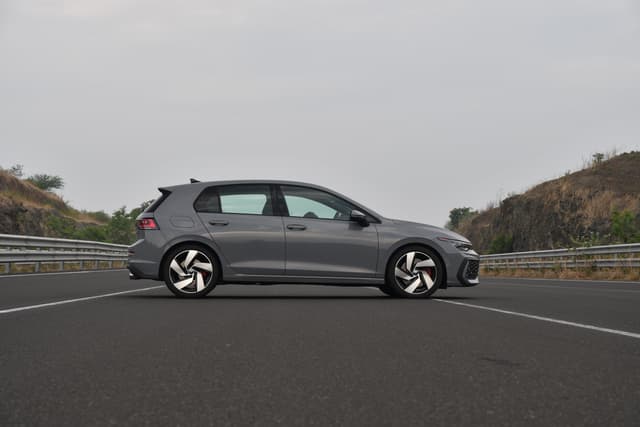 Alloy Wheels Image - 2990