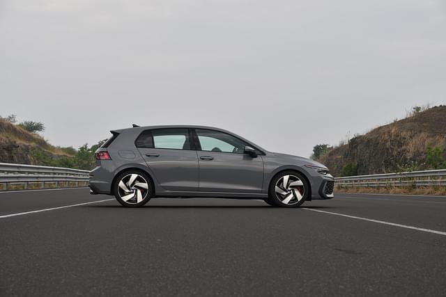 Alloy Wheels Image - 2990