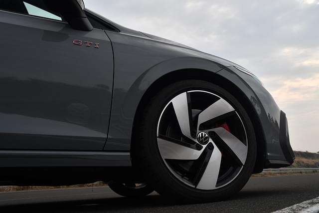 Alloy Wheels Image - 3007
