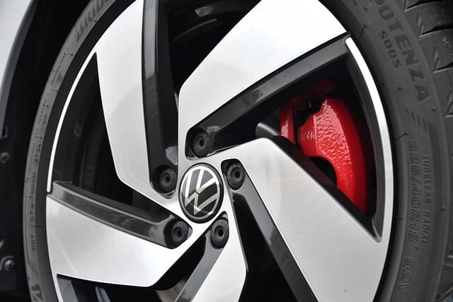 Alloy Wheels Image - 3009
