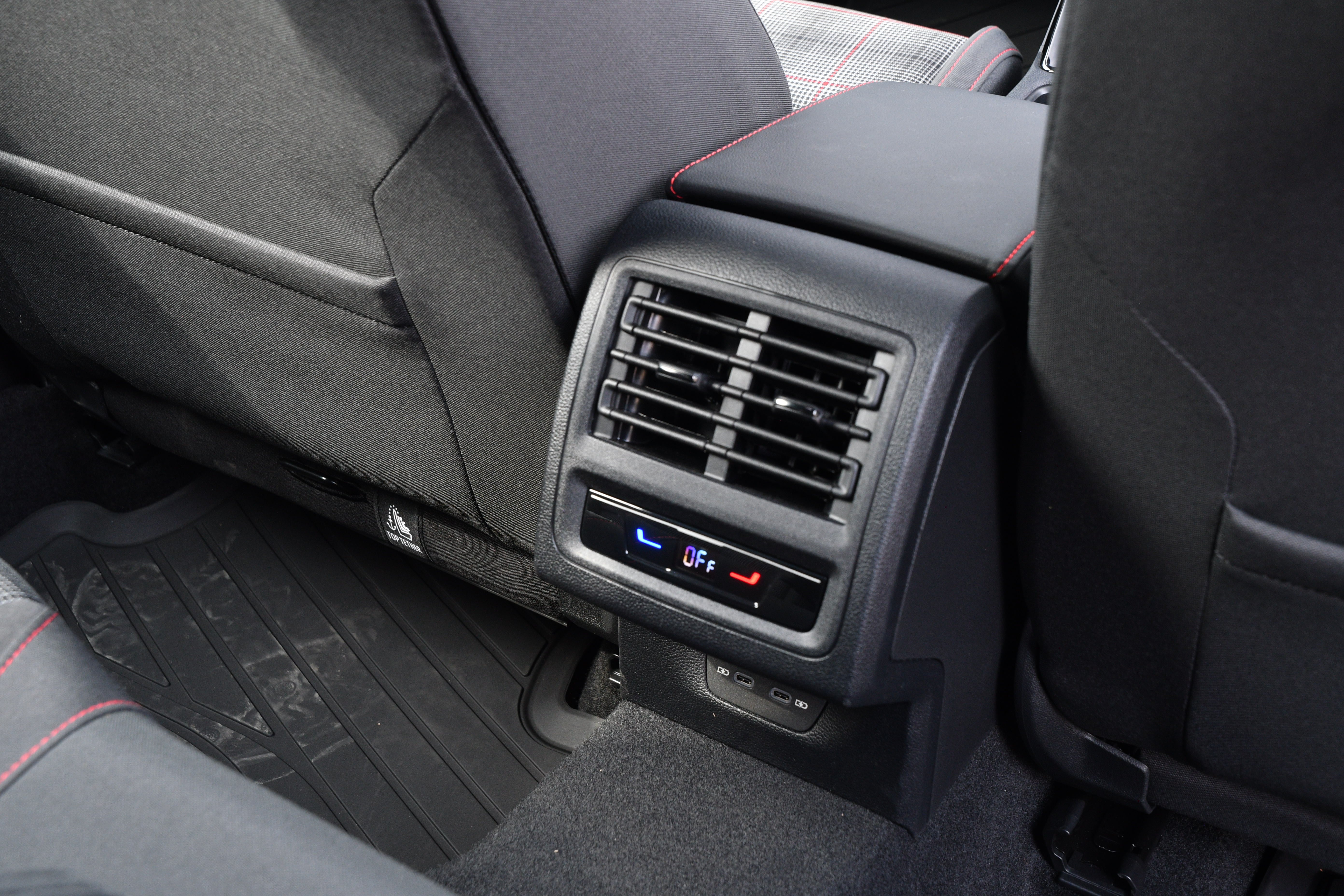 Volkswagen Golf Ac Vents Rear Image – Golf Photos in India | Autocar India