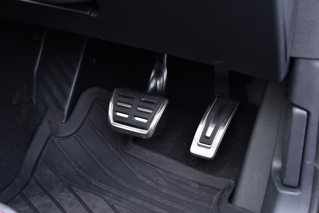 Foot Controls Image - 3039