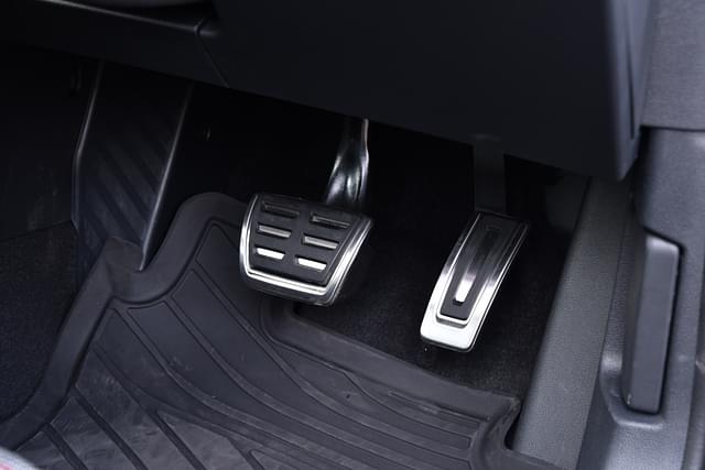 Foot Controls Image - 3039