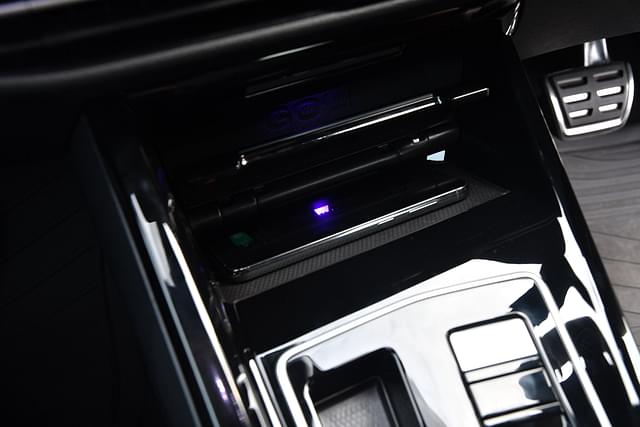 Charging Ports Image - 3064