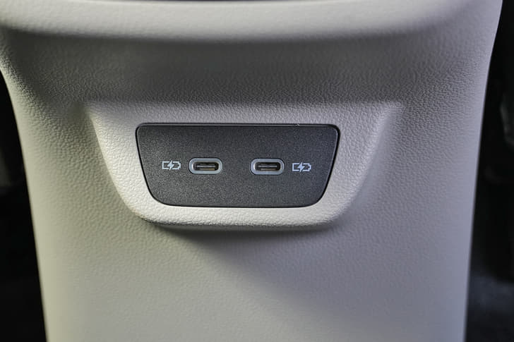 Front Charging Outlet Type Usb Type A, Usb Type C