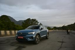 Volvo C40 Recharge Front Left Three Quarter