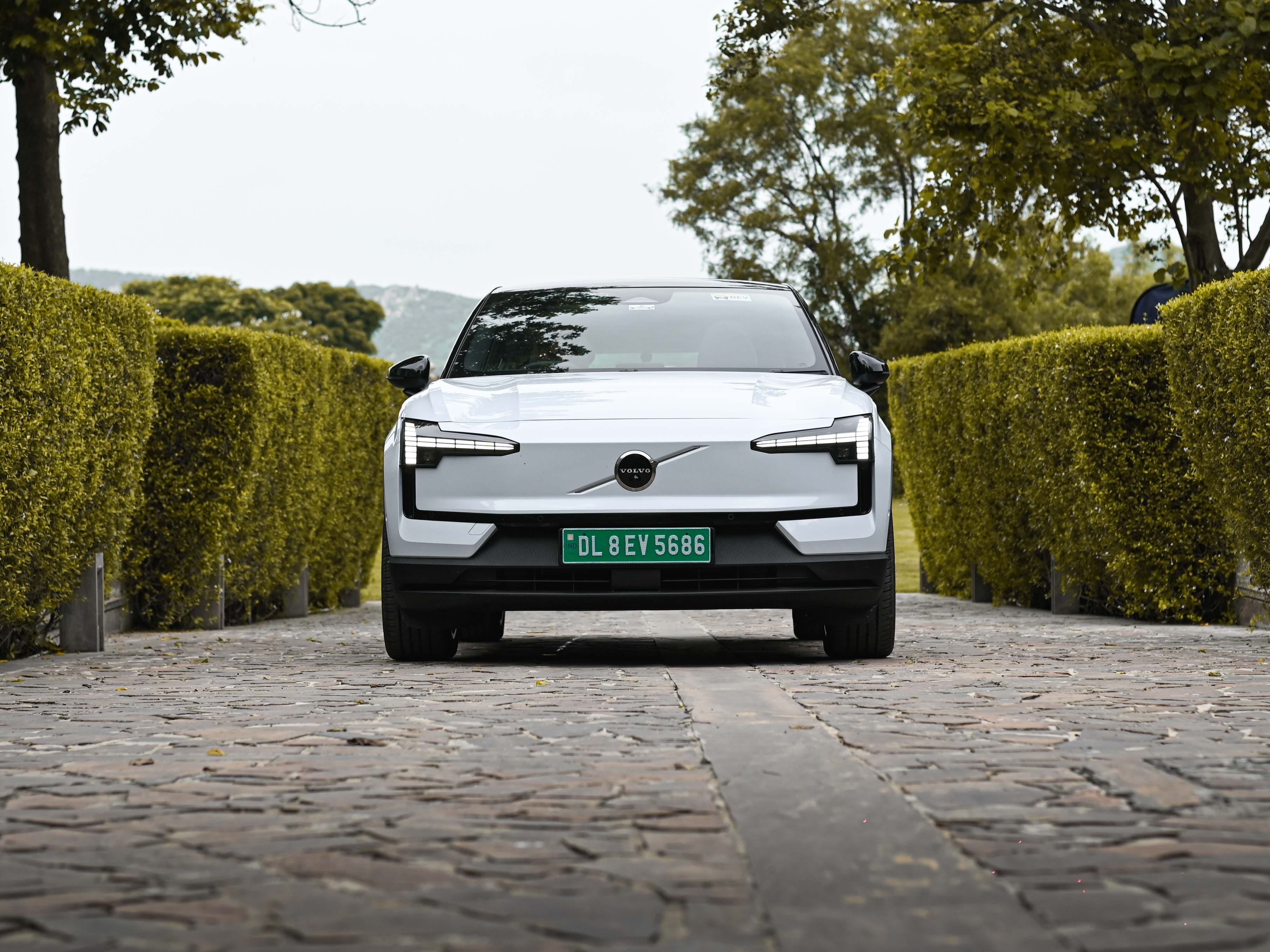 Which car is better, the Sealion 7 or the Volvo EX30? I am looking to ...