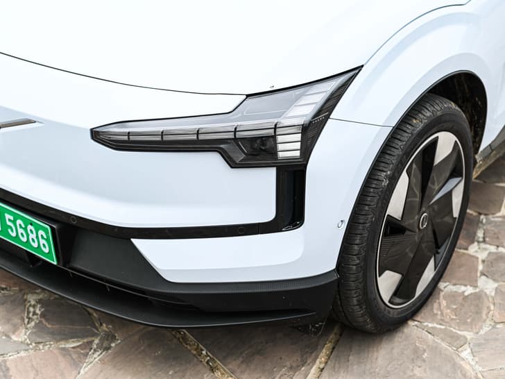 Front Right Three Quarter