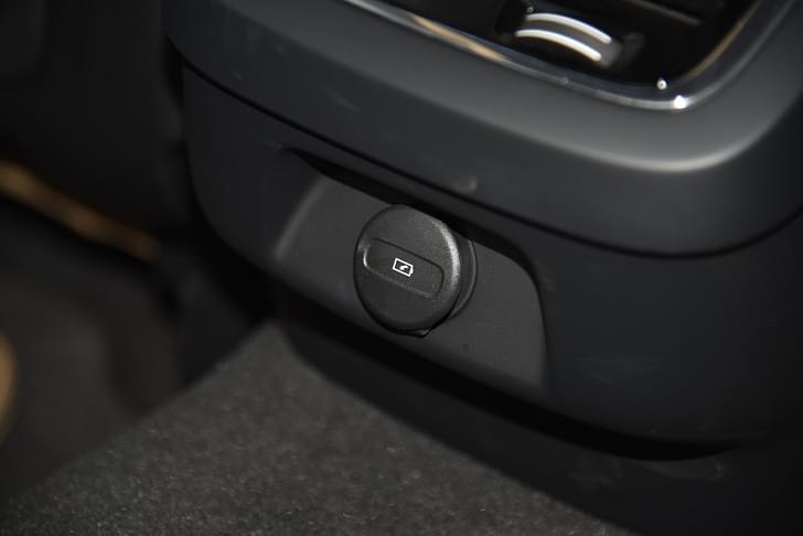 Volvo S90 12v Front Power Outlet