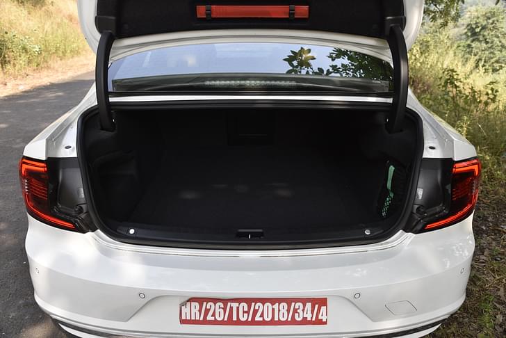Volvo S90 Rear View