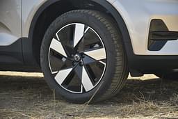 Volvo Xc40 Recharge Front Left Three Quarter