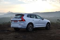 Volvo Xc60 Front Right Three Quarter