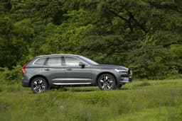 Volvo XC60 Front Right Three Quarter