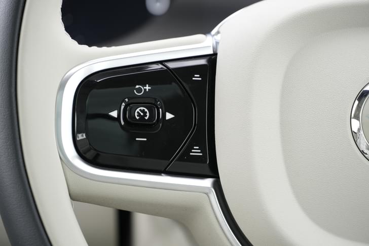 Volvo Xc60 Color Black