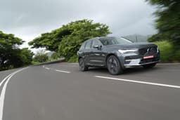 Volvo XC60 Front Left Three Quarter
