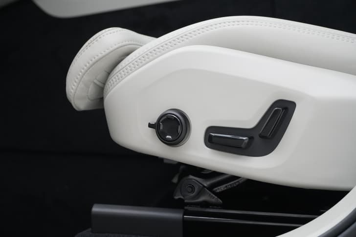 Driver Height Adjustable Seat