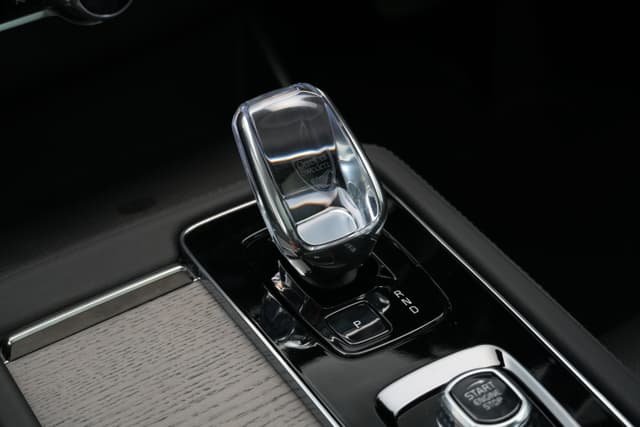Elevating Gear Knob Image - 14297