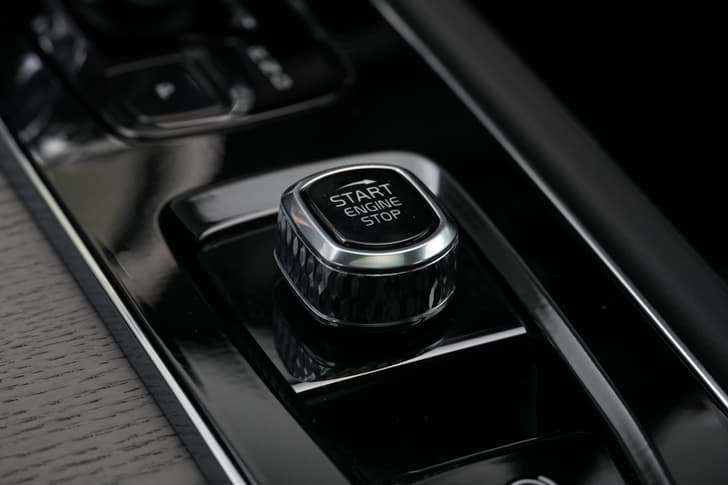 Volvo Xc90 Console Storage Existent